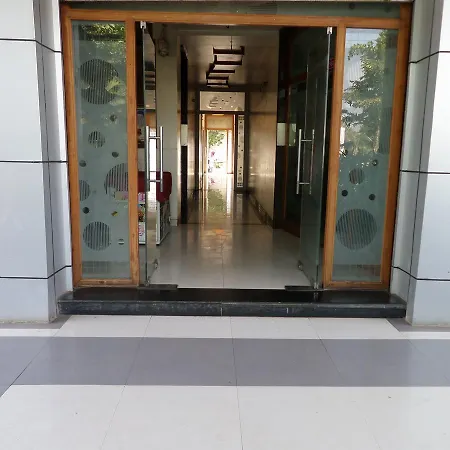 Gandharv Garden Hotel 2*